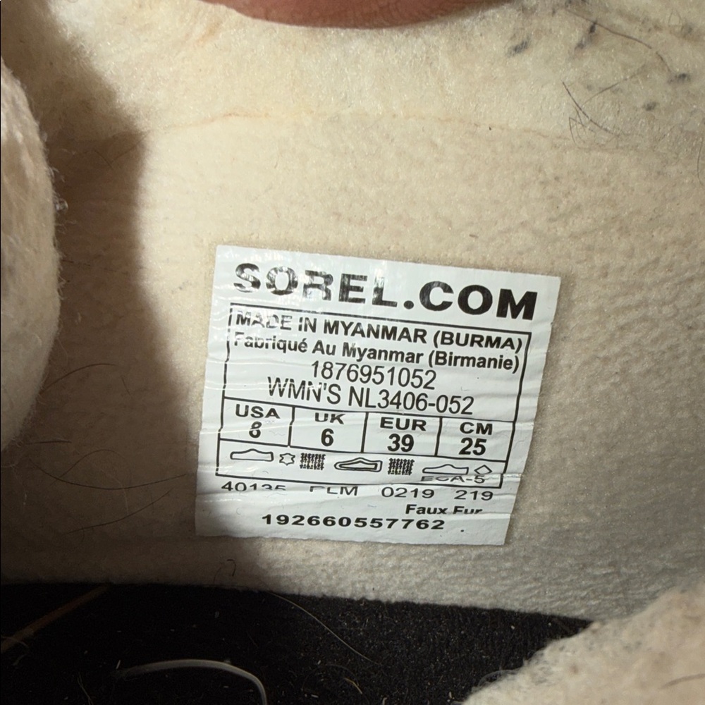 Sorel Gray and Red Winter Boots - Picture 8 of 11